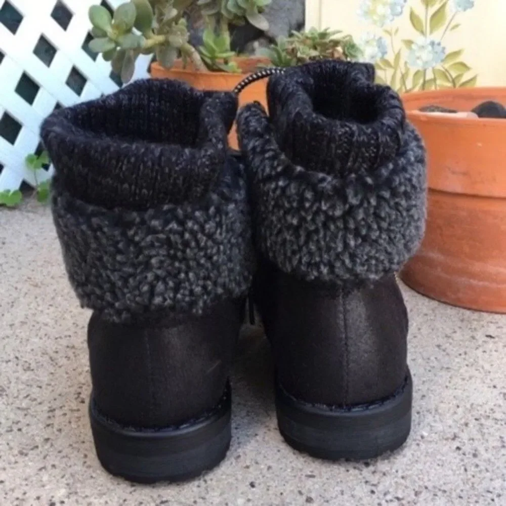 CUTE FAUX SHERPA LACE UP LIGHTWEIGHT BLACK ANKLE BOOTS NEW IN BOX‎